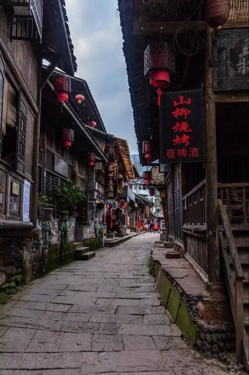 俗话讲“男怕三摇头，女怕阔步走”，啥意思？真的有道理吗